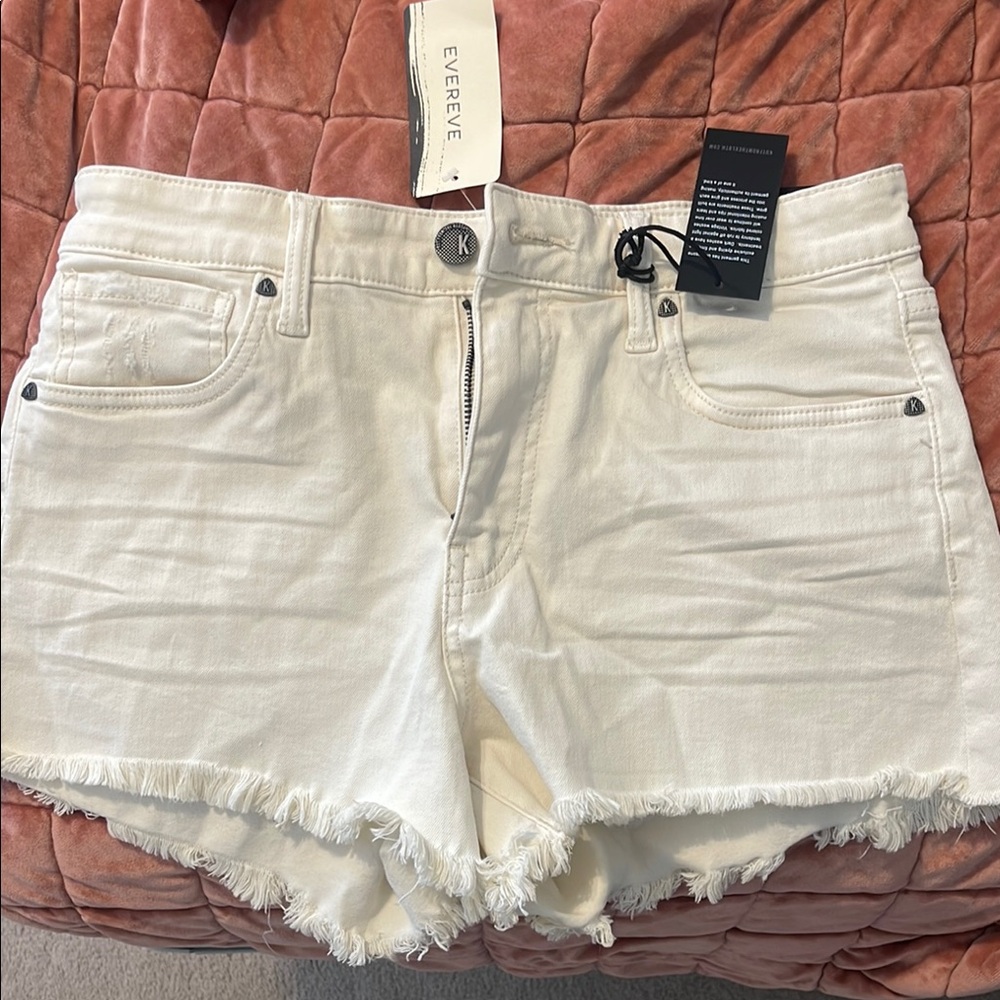 Evereve Cream Jean Shorts